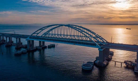 Что творится у крымского моста люди в панике. Смотреть фото Что творится у крымского моста люди в панике. Смотреть картинку Что творится у крымского моста люди в панике. Картинка про Что творится у крымского моста люди в панике. Фото Что творится у крымского моста люди в панике