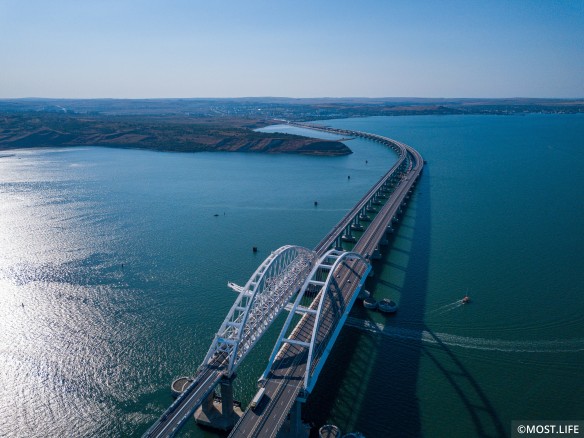 Скоро по Крымскому мосту пойдут поезда. Фото: most.life/multimedia