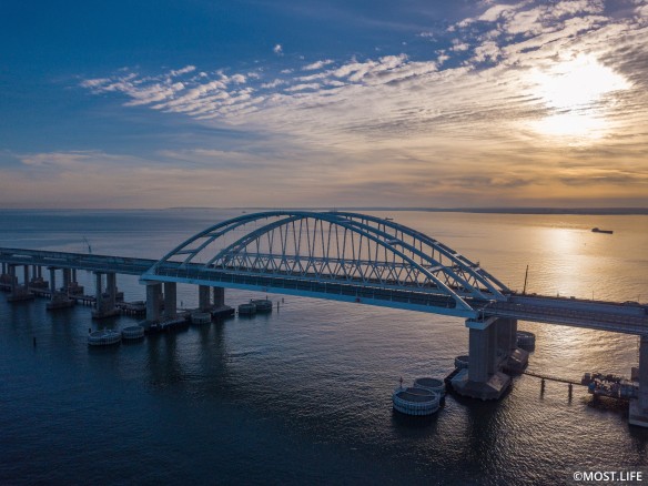 Скоро по Крымскому мосту поедут поезда. Фото:most.life/multimedia
