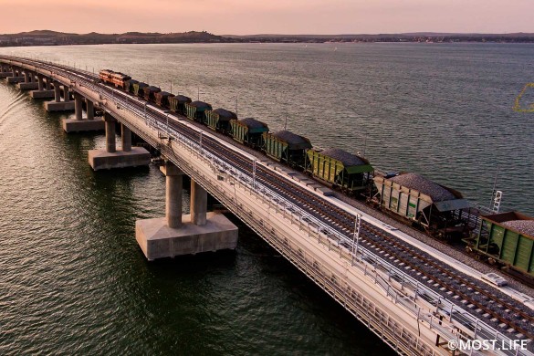 Крымский мост протянулся на 19 километров. Фото: most.life