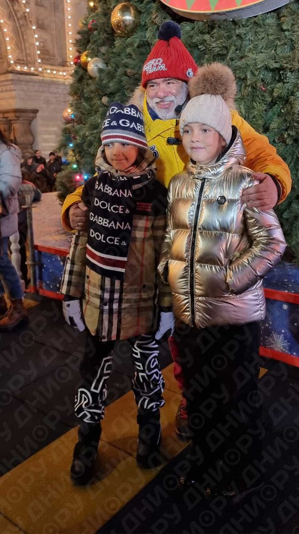 Дети Киркорова и Михаил Куснирович. Фото: Феликс Грозданов / Дни.ру