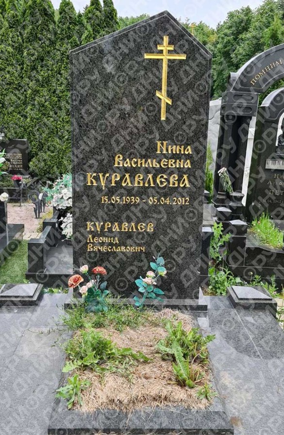 Рядом с Началовой: 85-летний Куравлев успел заказать себе дорогой памятник