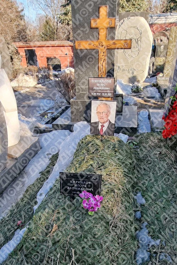 Похоронили и забыли: на могилу легендарного диктора Игоря Кириллова никто не ходит