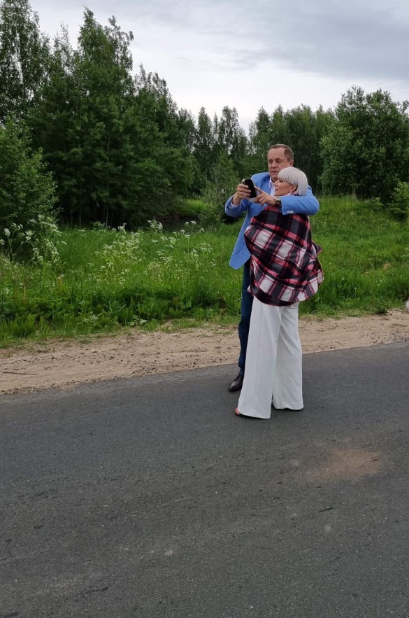 Какая нежность: трижды разведенного Соколова из "Маленькой Веры" застукали с молодой прелестницей