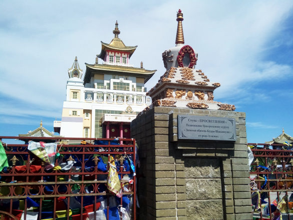 Хурул "Золотая обитель Будды Шакьямуни" в Элисте. Фото: Екатерина Ежова