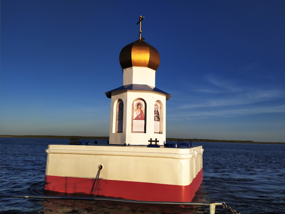 Плавучая часовня-маяк. Фото: Екатерина Ежова
