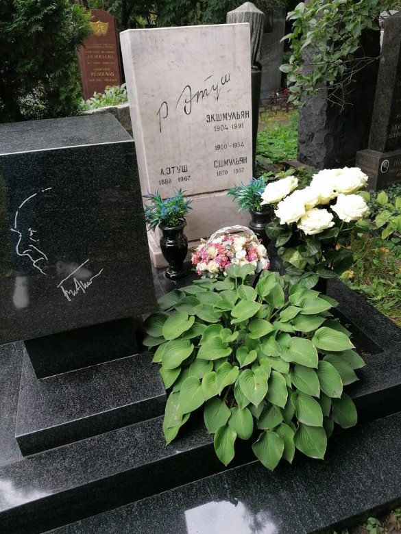Место выбрала сама: вдову Этуша похоронят рядом с мужем на Новодевичьем кладбище 