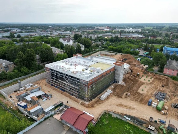 Губернатор проверил ход строительства нового здания для спортшколы олимпийского резерва по дзюдо и самбо в Можайске, а также пообщался со спортсменами. Фото: Антон Чернов