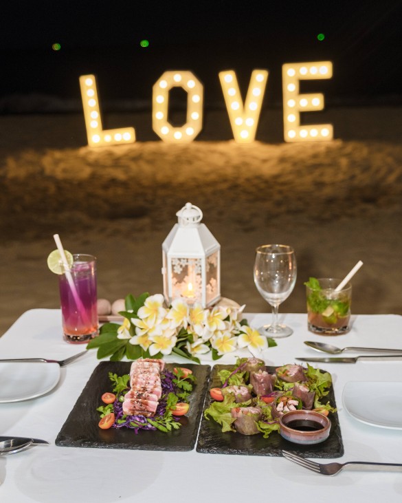 Романтический ужин на пляже Хуахин в Таиланде. Фото: Fokke Baarssen / www.imago-images.de / www.globallookpress.com