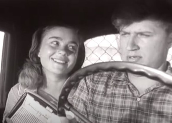 Кадр из фильма "Первый троллейбус": YouTube / @gorkyfilmstudio