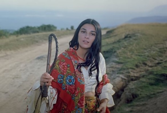 Светлана Тома. Кадр из фильма "Табор уходит в небо" (1976)