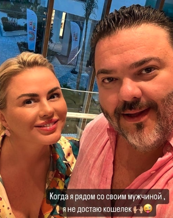 Анна Семенович с женихом Денисом. Фото: соцсети
