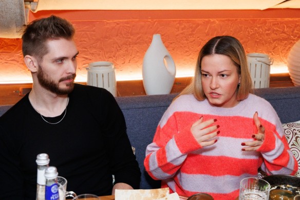 Актеры дубляжа Лина Иванова (голос Джемре Байсел) и Егор Жирнов (голос Мете). Фото: пресс-служба