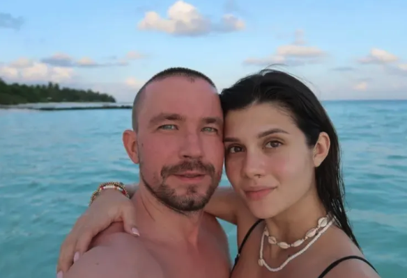Александр Петров с женой. Фото: соцсети