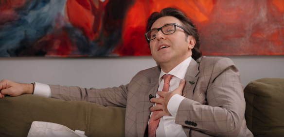 Андрей Малахов. Кадр: Шоу "ALEK? IN MY BAG" на VK Видео