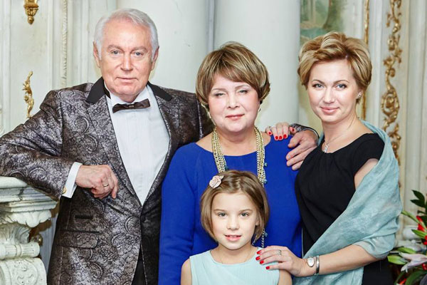 Ирина Володина с родителями и дочерью