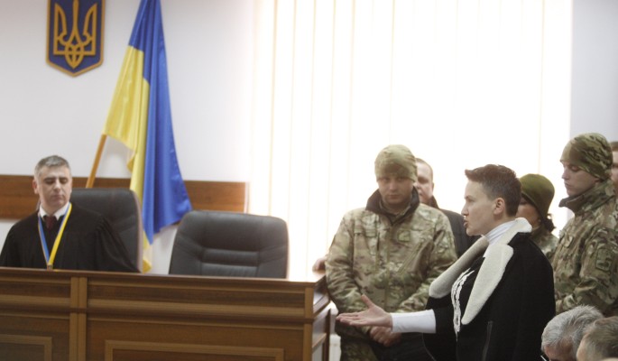 Мямливший судья устроил балаган из ареста Савченко