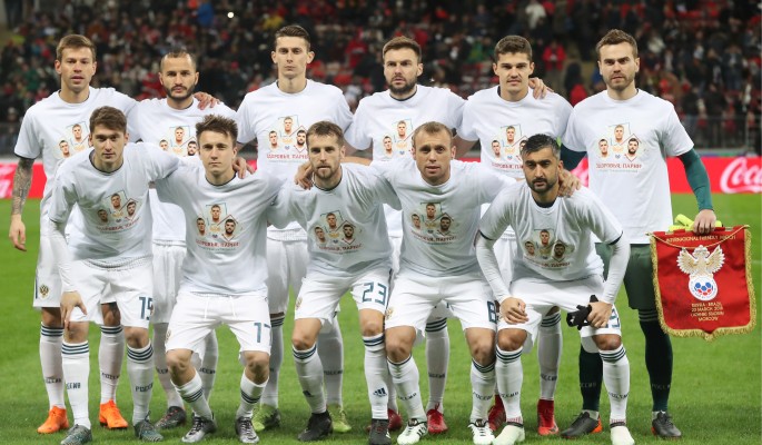 Футболисты сборной России оторвались в баре после позорного поражения
