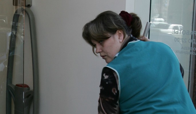 Таджичка уборщица. Таджички уборщицы фото. Уборщица плачет. Вакансии в туле для женщин пенсионеров уборщицей. Таджичка уборщица. Таджички уборщицы фото. Уборщица плачет.