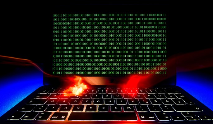Компьютеры по всему миру атаковал опасный вирус