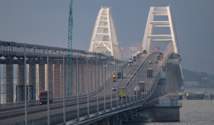 Повреждение конструкций: жуткие последствия аварии у Крымского моста сняли на видео
