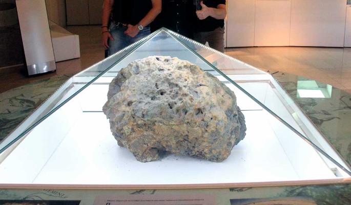 Защитный купол приподнялся над челябинским метеоритом