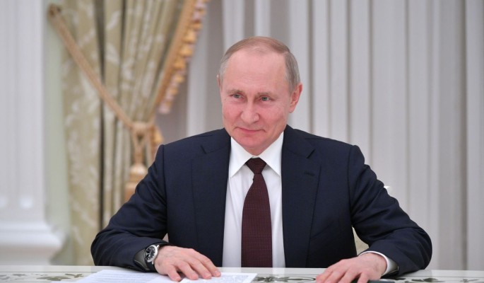 Помощники Путина взяли номер и фото попросившейся замуж за президента девушки