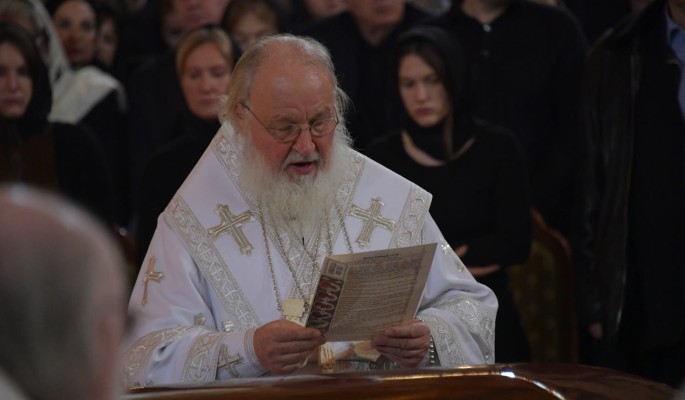 Повод для шуток: патриарха Кирилла разгромили за объезд Москвы с иконой