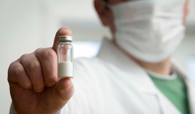 В России разработали вакцину от коронавируса в виде капель для носа 