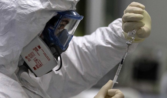 Назван срок появления лекарства от коронавируса в России