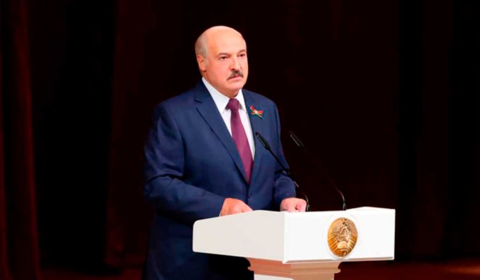 Лукашенко дал интервью без обуви: журналист назвал причину