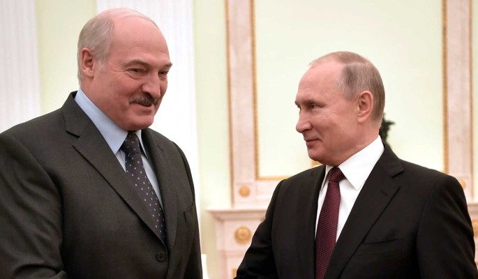 Лукашенко решил обратиться к России из-за протестов: Надо связаться с Путиным