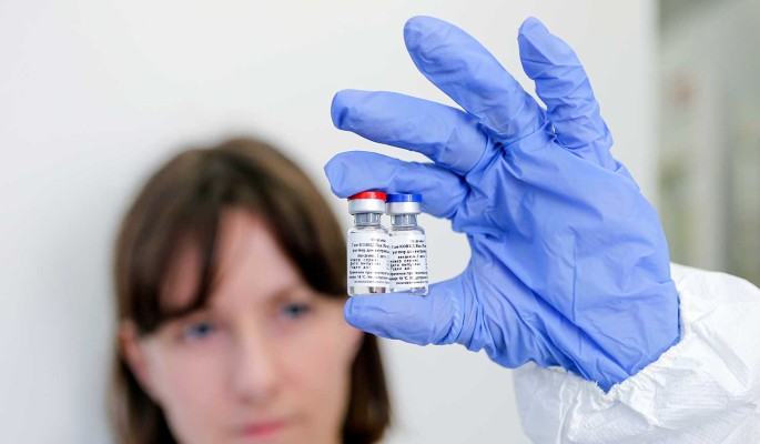 Зависть и жадность: почему Запад ополчился против российской вакцины от коронавируса