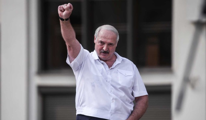 Лукашенко обратился к протестующим рабочим: С провокаторами разберемся жестоко
