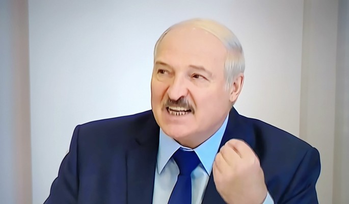 Лукашенко поручил военным принять "самые жесткие меры" из-за протестов