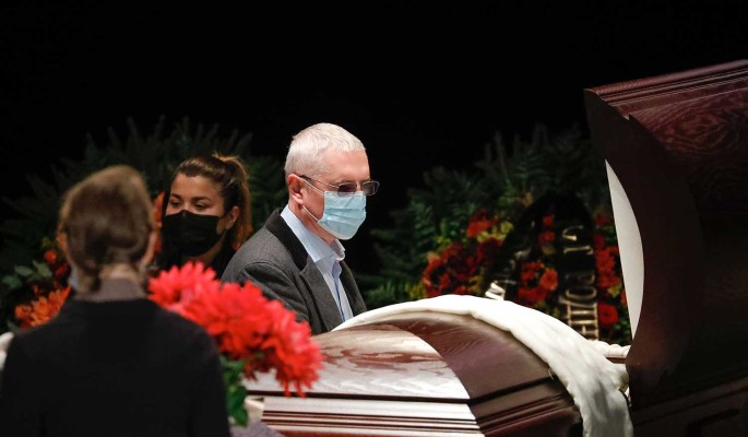 Могила Борисова утонула сразу после похорон