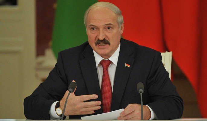 Политолог о российских кредитах для Белоруссии: Лукашенко шантажирует, а мы поддаемся