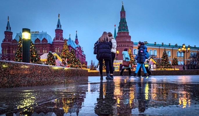 Бедным россиянам предложили раздать деньги перед Новым годом