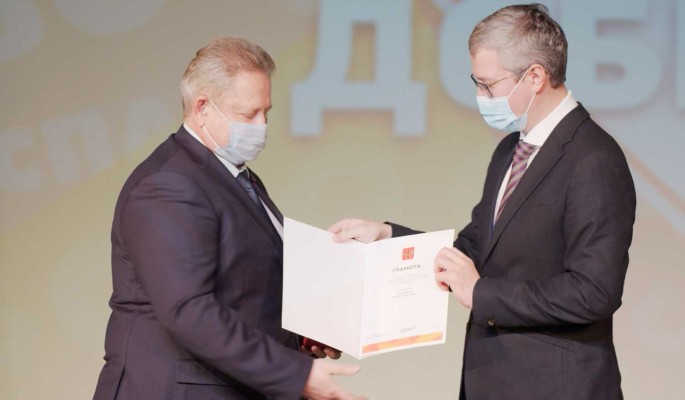 Губернатор Камчатки наградил добровольцев памятными медалями