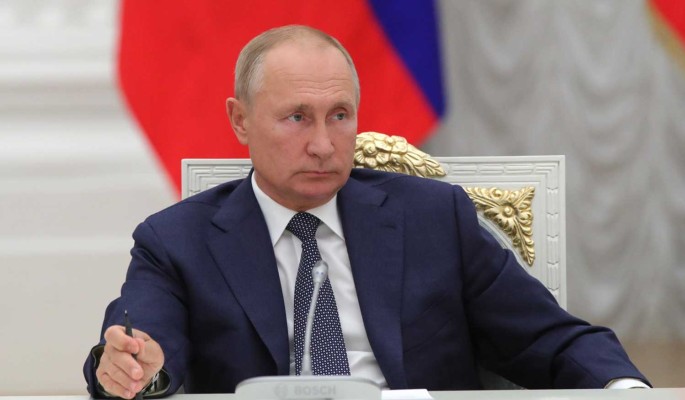 “Оторопь берет”: Путин о жестких ограничительных мерах по отношению к ТВ и соцсетям
