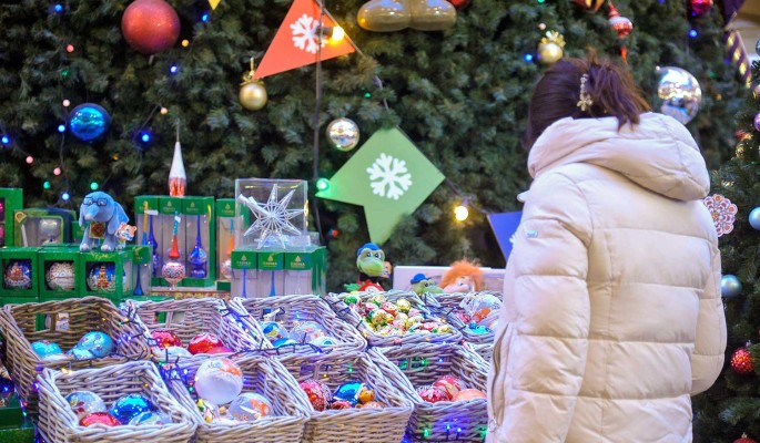 Как магазины обманывают россиян с помощью новогодних скидок и акций