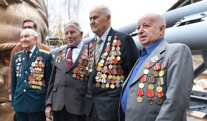 Волонтеры Победы навестили ветеранов 23 февраля