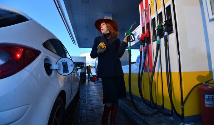 Цены на бензин в России побили исторический рекорд: названа причина