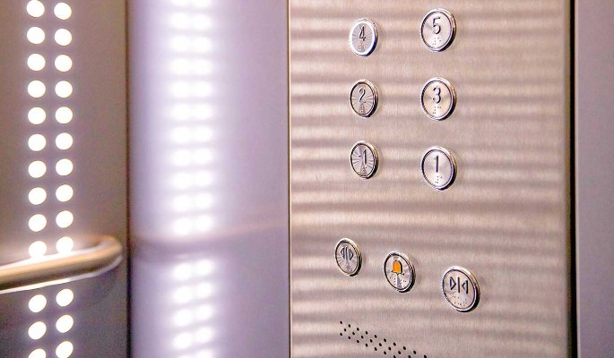 Московские лифты оснащают системами обеззараживания воздуха