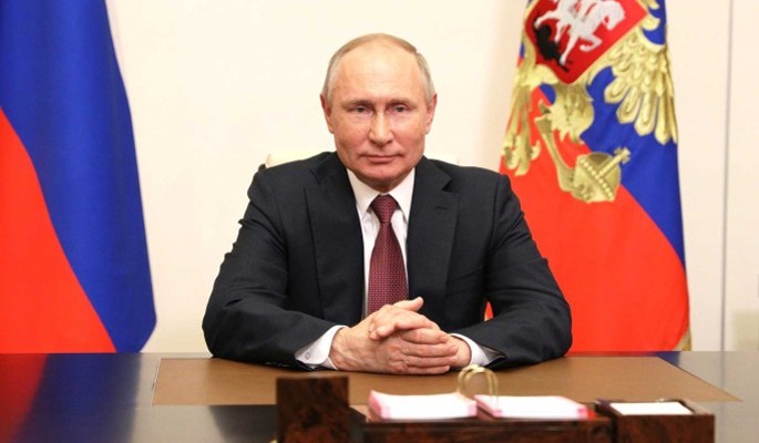 Путин поучаствовал в церемонии поднятия флага России на Поклонной горе