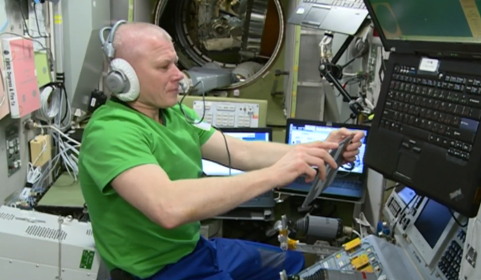 Космонавт-москвич принял участие в электронном голосовании с борта МКС