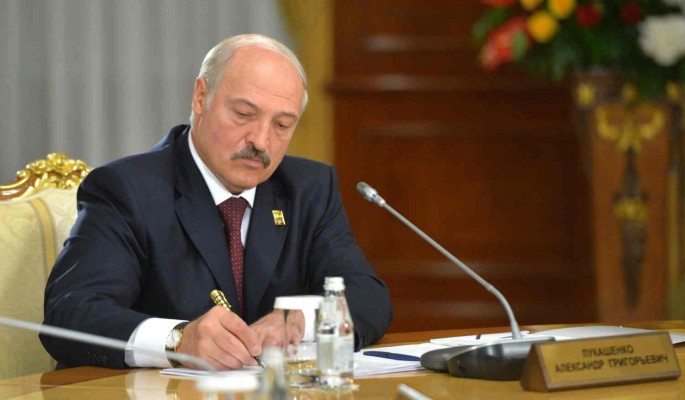 "Все будет усугубляться": эксперт Шахназараов предрек Лукашенко крах в миграционной войне с ЕС
