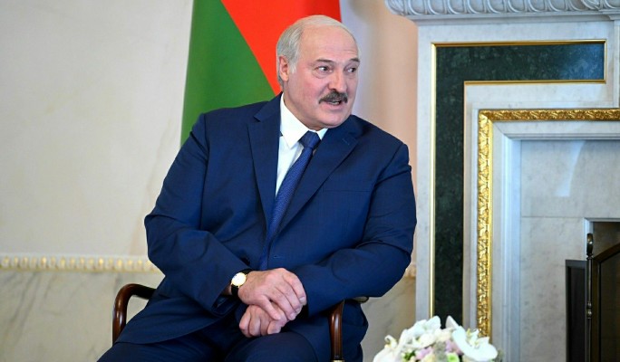 "Я к нему относился по-человечески": Лукашенко бросил камень в огород Зеленского