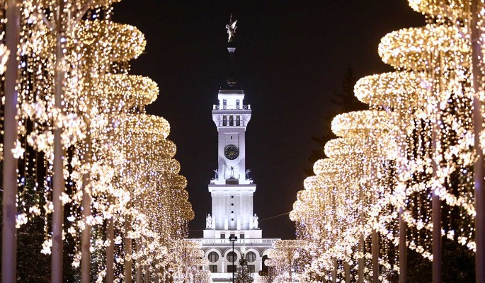 Более четырех тысяч световых конструкций украсят Москву к Новому году