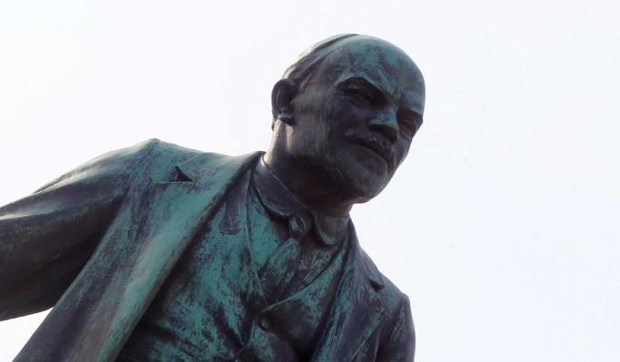В России предложили наказать Украину за сделанный из памятника Ленину унитаз